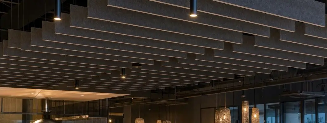Baffles acoustiques suspendus : solution plafond pro